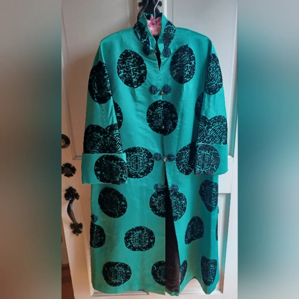 Vintage Jade Silk Cloak With Black Velvet Detailing - Picture 1 of 5